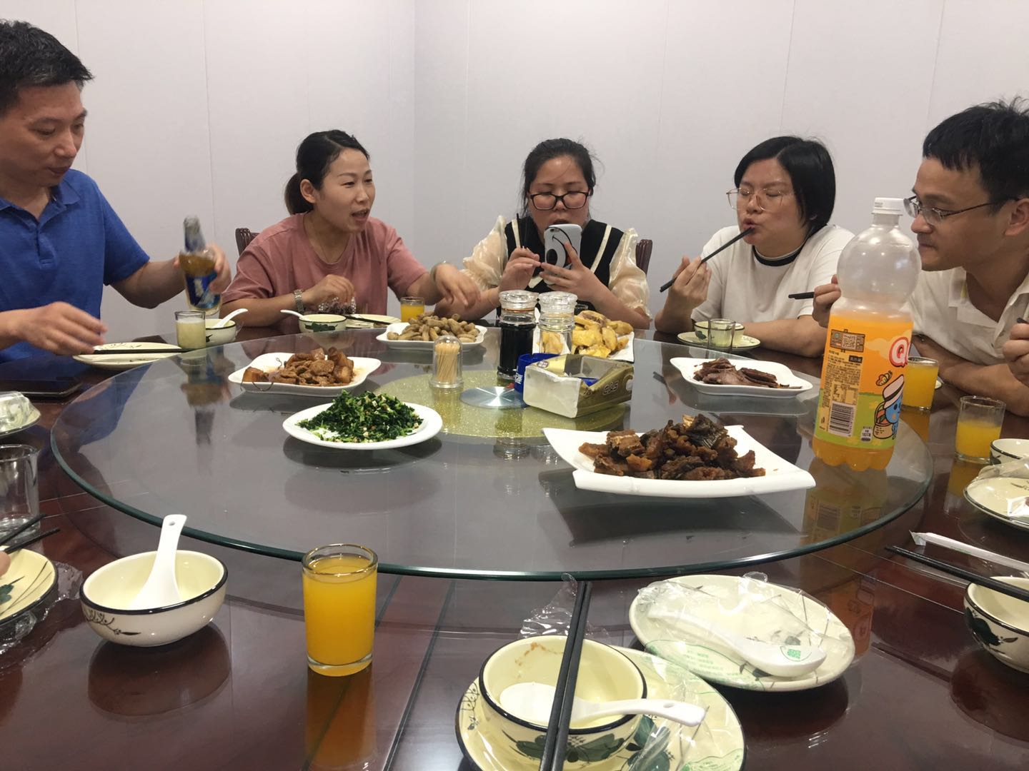 视迈电子员工聚餐活动-余姚市视迈电子技术有限公司